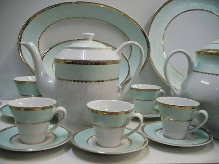 Service À Table Complets En Porcelaine 61 Pièces
